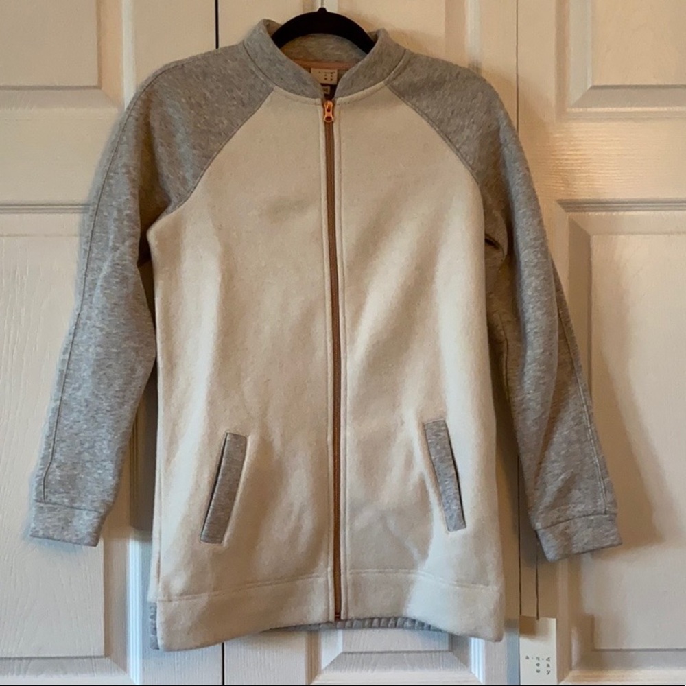 Jacket/Sweater